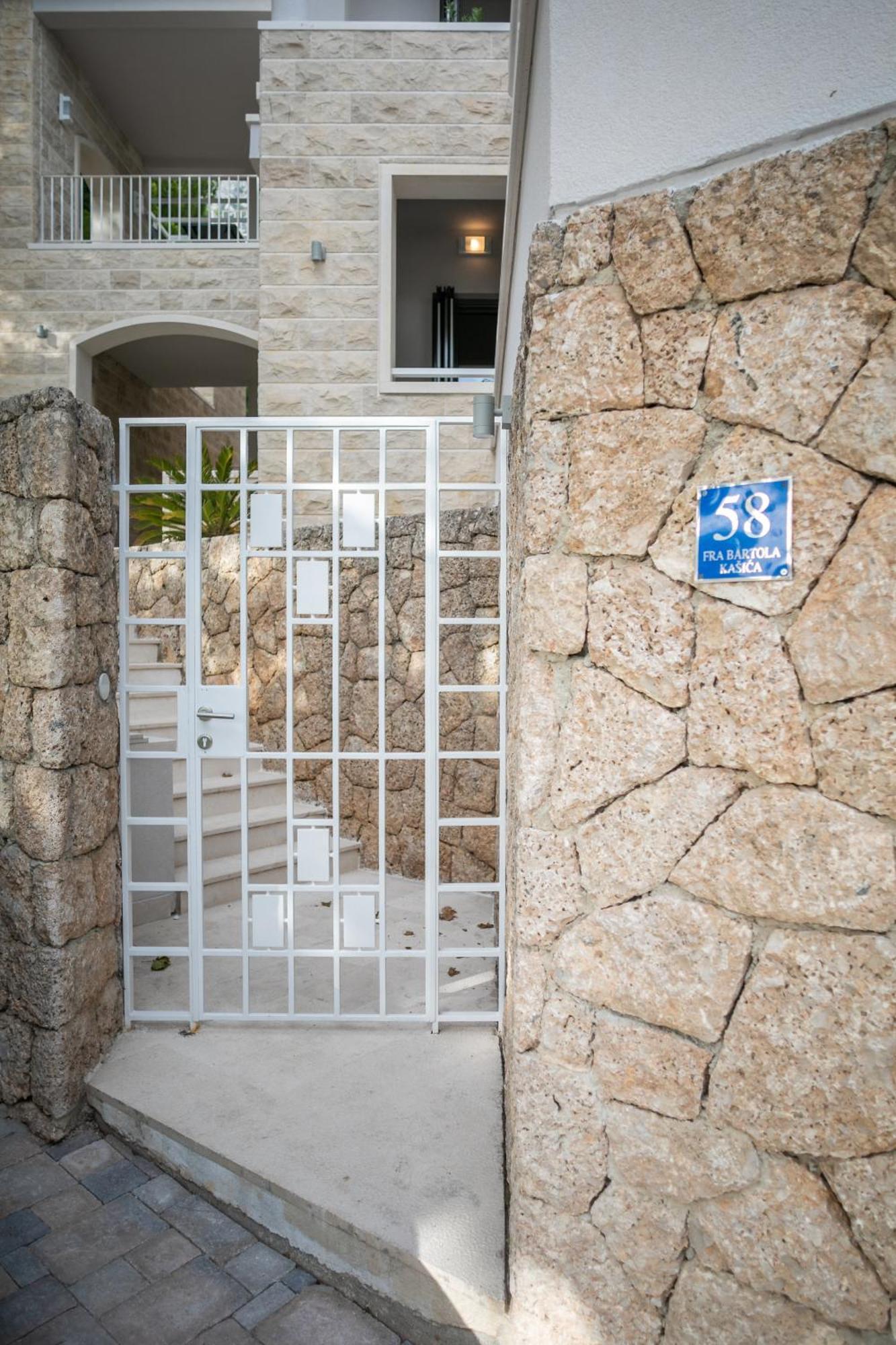 Villa Brela Apartments *