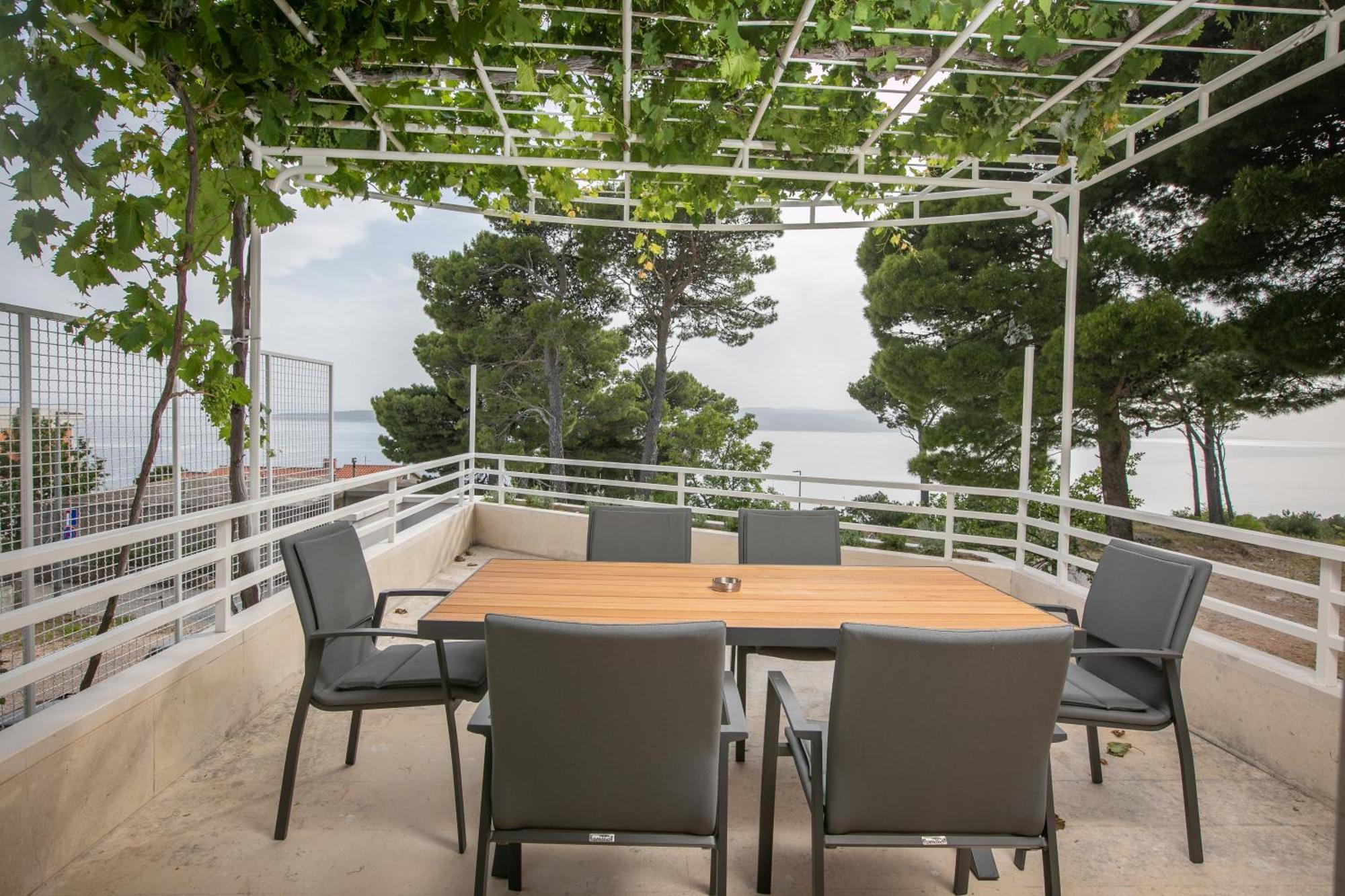 Villa Brela Apartments